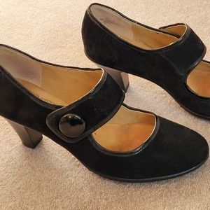Softspots 9M Mary Janes black suede dress shoes